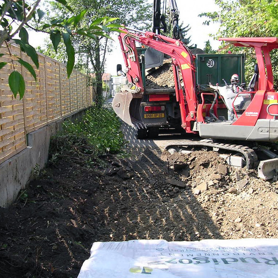 Le terrassement pour niveler le sol