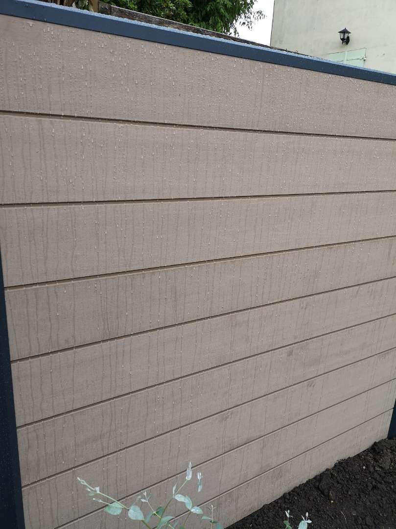 Clôture pleine en bois composite Ocewood
