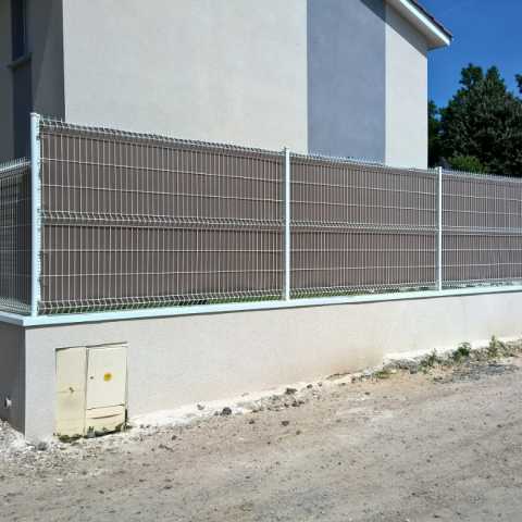 Fourniture et pose clôture en panneaux rigides et brise-vue à Jassans-Riottier