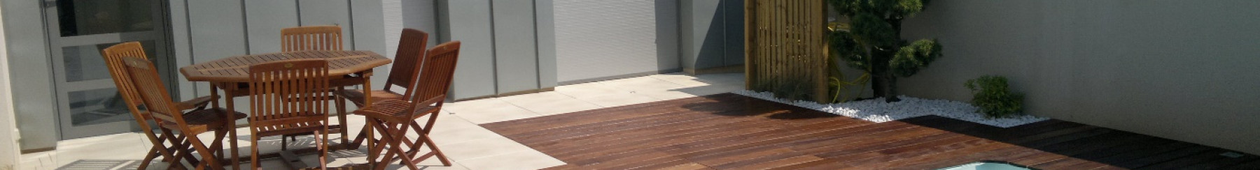 Terrasse en bois exotique et dallage à Villefranche-sur-Saône
