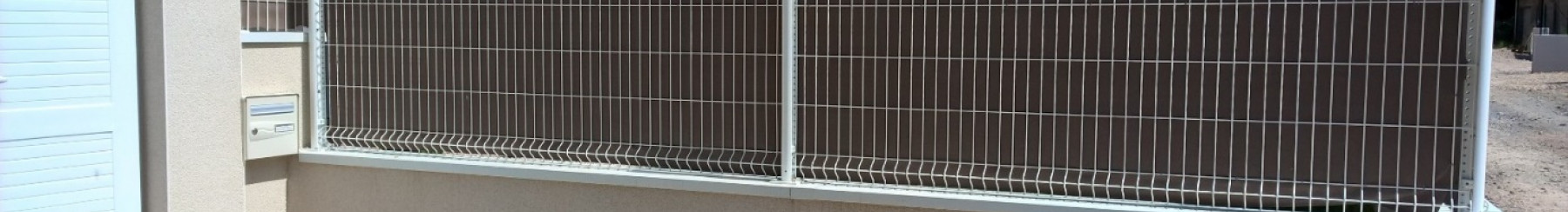 Fourniture et pose clôture en panneaux rigides et brise-vue à Jassans-Riottier