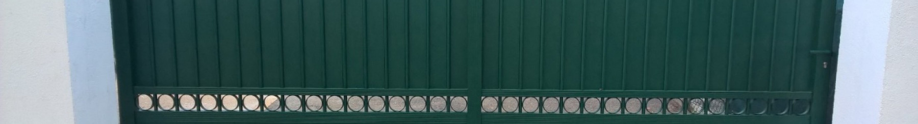 fourniture et pose d'un portail coulissant et portillon en aluminium laqué à Gleizé